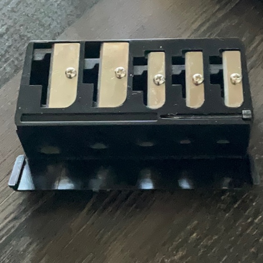 5 hole pencil/makeup sharpener (sealed)